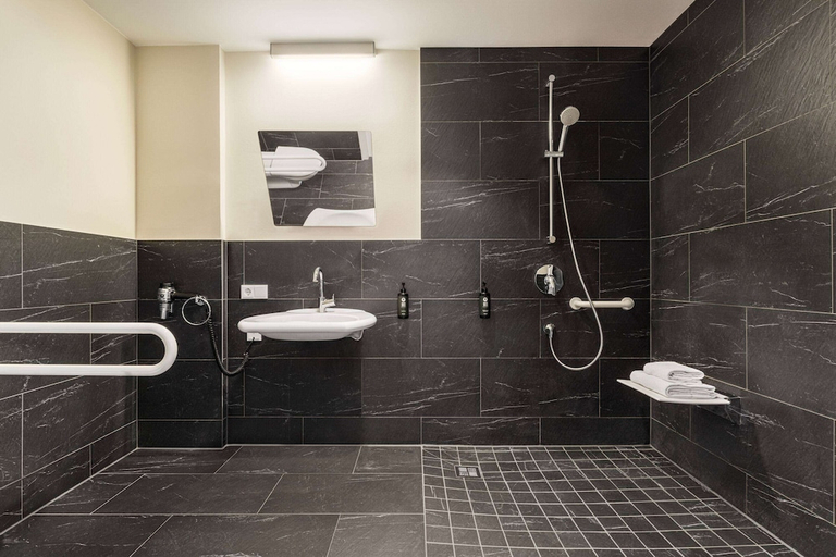 Bathroom 3, Vienna House Easy by Wyndham Munchen, München