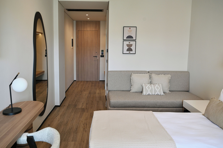 Others 5, Asters Hotel, Sarandës