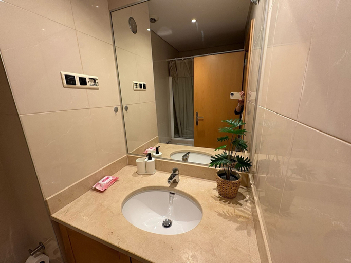 Bathroom 4, Riverside Expo, Lisbon