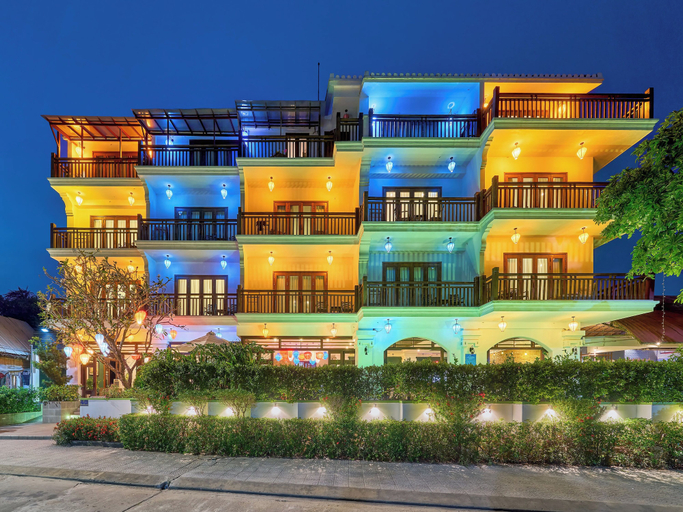 Exterior & Views