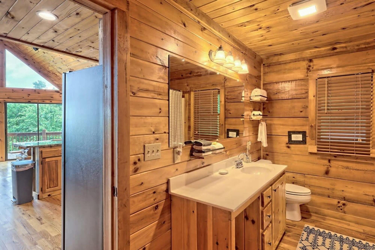 Room 4, Hot Tub 3 Fireplaces Mountain Views Game Room, Fannin
