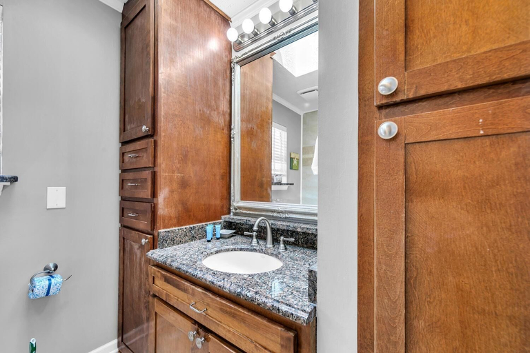 Bathroom 4, The Palms A3, Bay