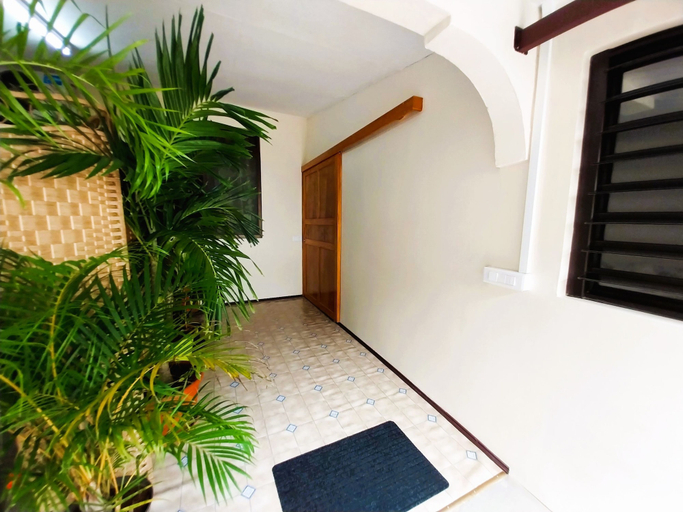 Room 5, Tahiti - Vetea Pool Fare