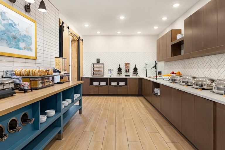 Food & Drinks 5, Staybridge Suites KINCARDINE SOUTHEAST by IHG, Bruce