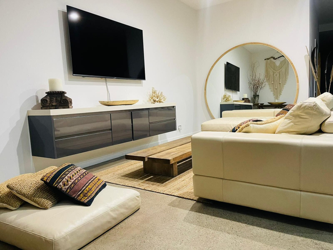 Others 4, Kozyguru | Botany | 3 Bedroom Designer Holiday Apt, Sydney