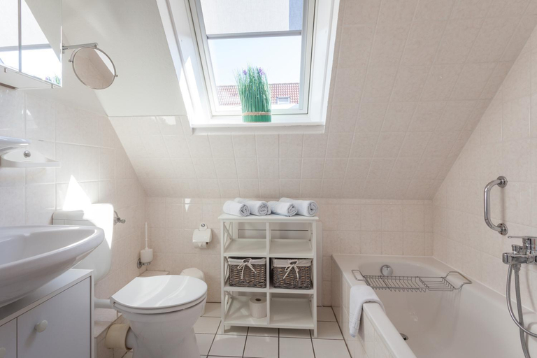 Bathroom 3, Am See, Vorpommern-Rügen