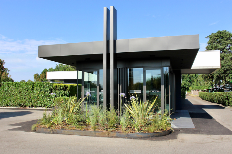 Exterior & Views