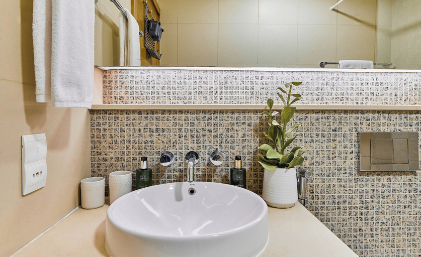 Bathroom 3, bnbme - Claren Tower 1 - Studio, Dubai