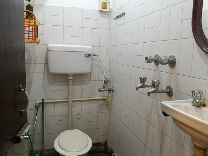 Bathroom 4, Scindhia Guest House, Varanasi