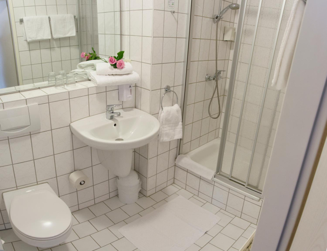 Bathroom 5, Astral Inn Hotel Leipzig, Leipzig