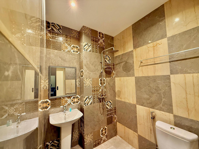 Bathroom 4, Stirling Suites, Miri