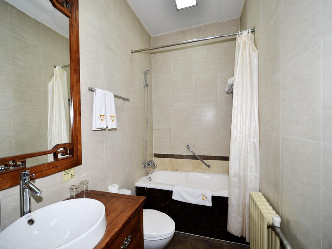 Bathroom 2, Beijing Jingyuan Courtyard Hotel, Beijing