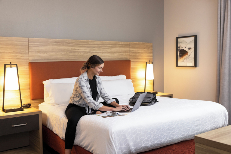 Bedroom 2, Candlewood Suites ORANGE by IHG, Orange