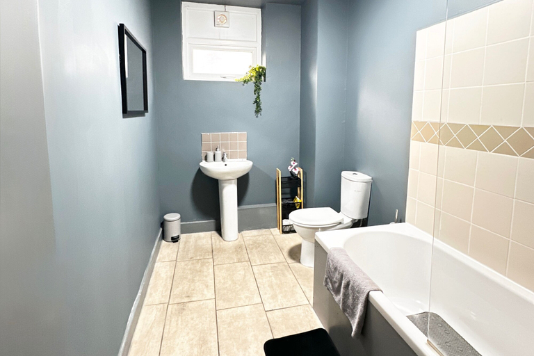 Bathroom, Pine Suite - Apartment - Blackpool - Sleeps 2, Blackpool
