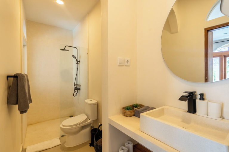 Bathroom 1, Wayang Villa by Betterplace, Badung