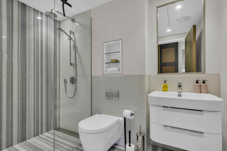 Bathroom 4, Be London - Chancery Lane Apartments, London