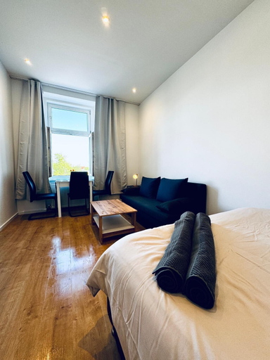 Others 3, Cozy 3BR Apt Near Kaufpark Alterlaa, Wien