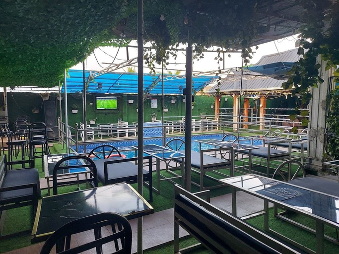 Food & Drinks 3, B Garden Palisades, Ikorodu