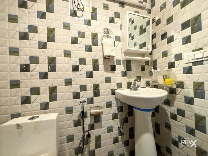 Bathroom 3, Euphoric Tiger Resort, Garhwal