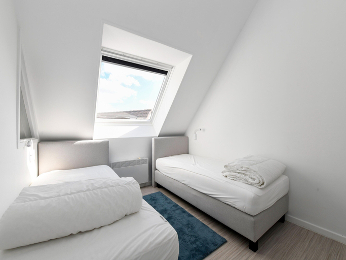 Room 2, Holiday Home in Koksijde With Garden & BBQ, West-Vlaanderen