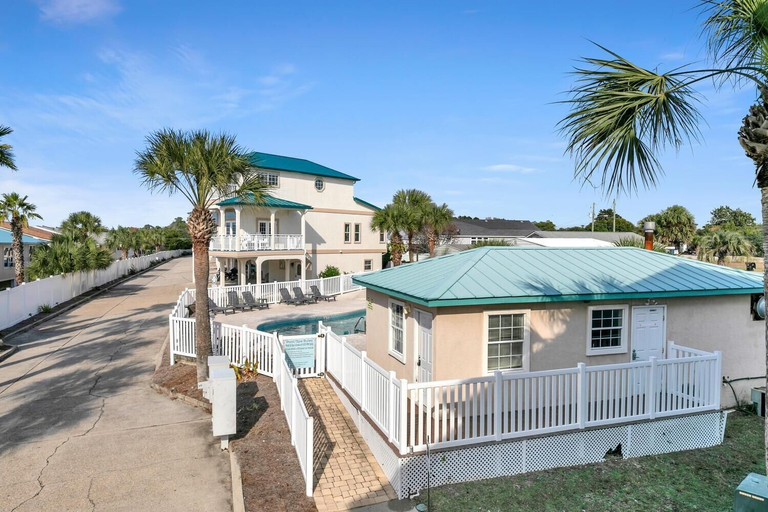Exterior & Views 2, The Palms A6, Bay