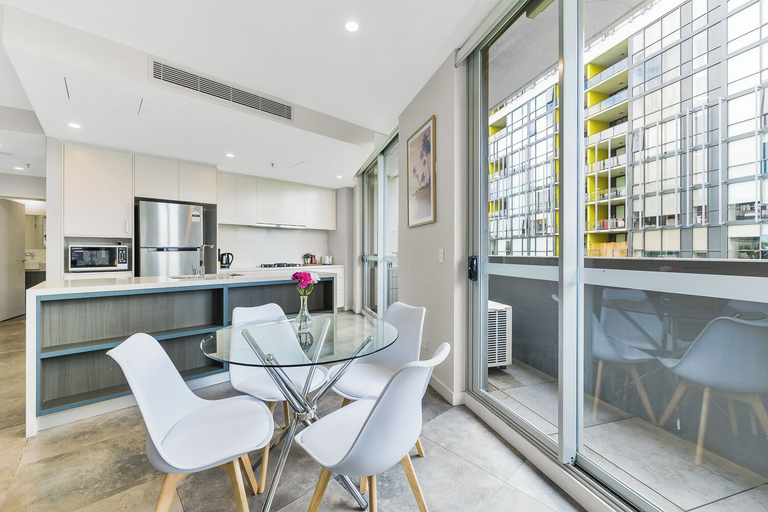 Others 4, Kozyguru | Mascot | 2 Bed Apt + Free Parking, Sydney