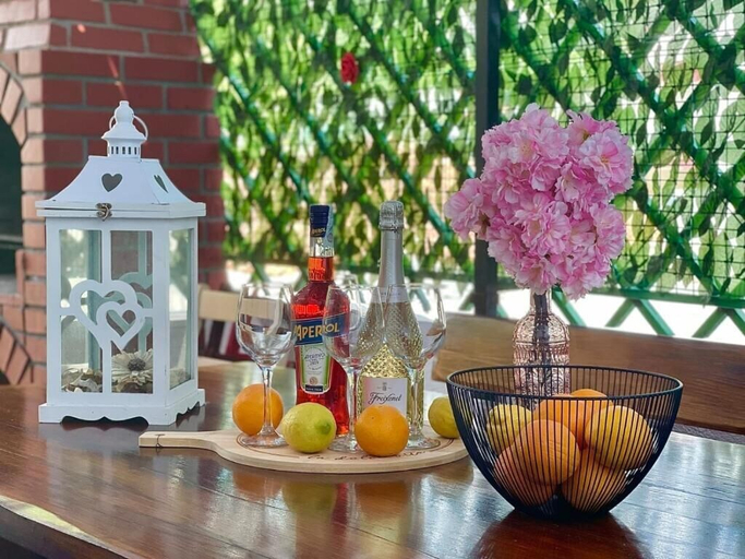 Food & Drinks