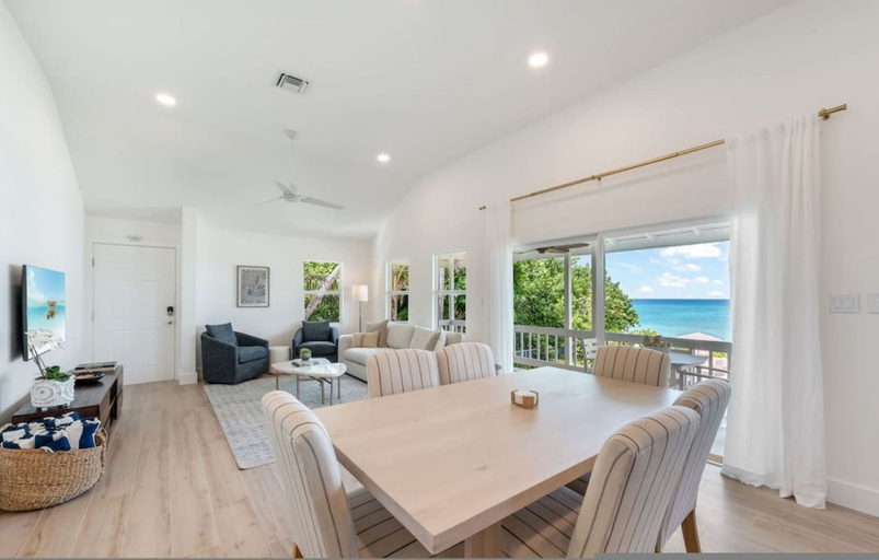 Room 3, Cocoplum 10 in George Town
