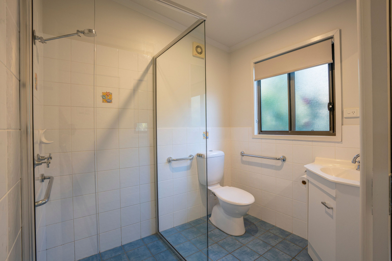 Bathroom, Depot Beach Cabins, Shoalhaven - Pt B