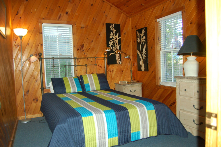 Bedroom 2, Sebago Lake Lodge and Cottages, Cumberland