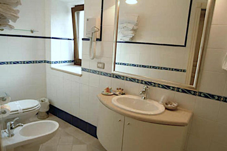 Bathroom 4, Relais Sant'Eligio, Brindisi
