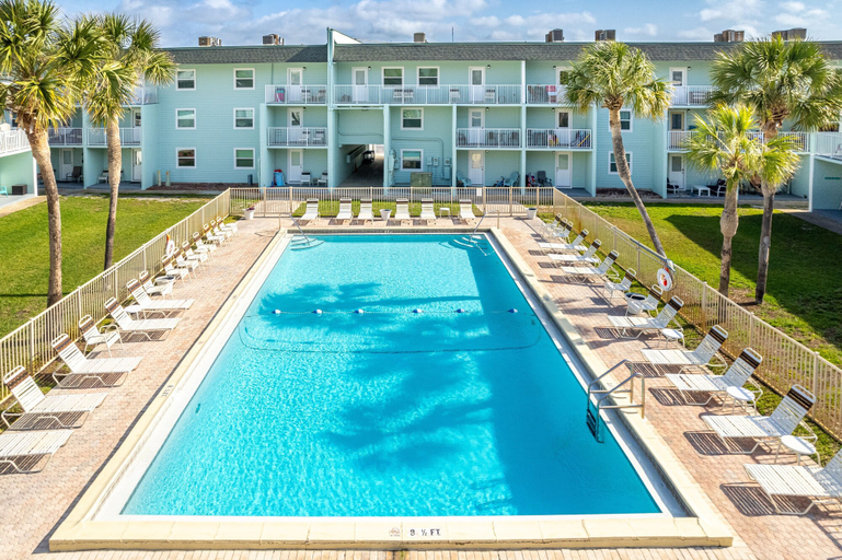 Sport & Beauty 5, Venus 306 is a 3 BR steps to Pool with easy beach access - sleeps 9 by RedAwning, Okaloosa