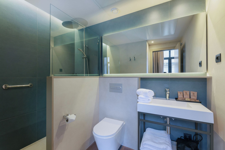 Bathroom 4, Hotel Medinaceli, Barcelona