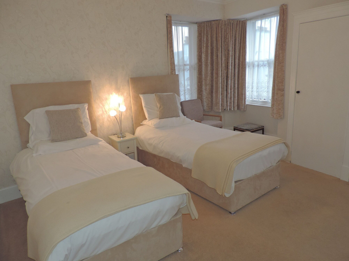 Bedroom 2, Waverley Hotel, Highland