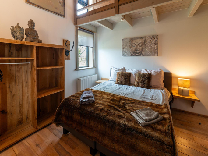 Others 5, Lush holiday home with bubble bath and sauna, Namur