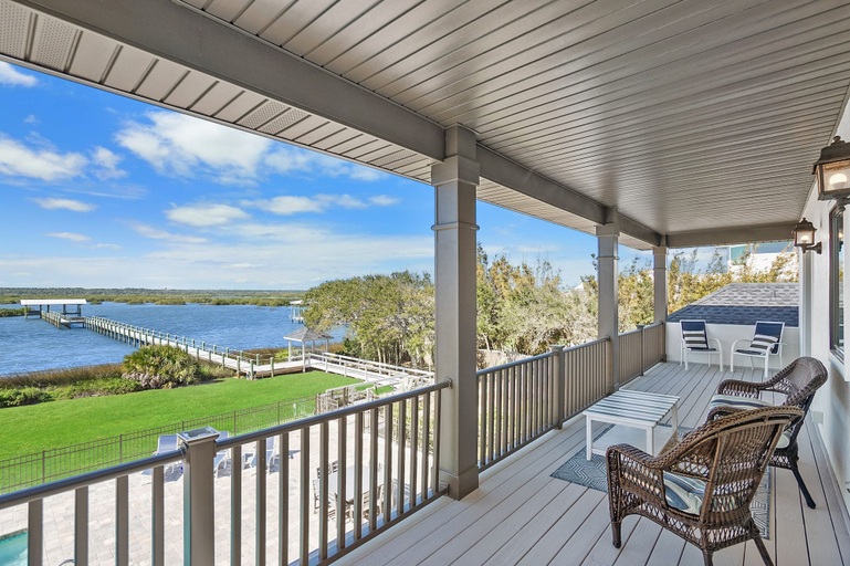 Room 4, Waterfront Home w Patio Heated Pool Dock Beach, Saint Johns
