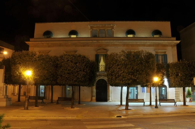 Exterior & Views 2, Palazzo Agrusti Residenza d'Epoca, Bari