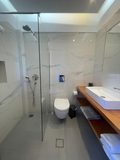 Bathroom 4, Danae, Attica