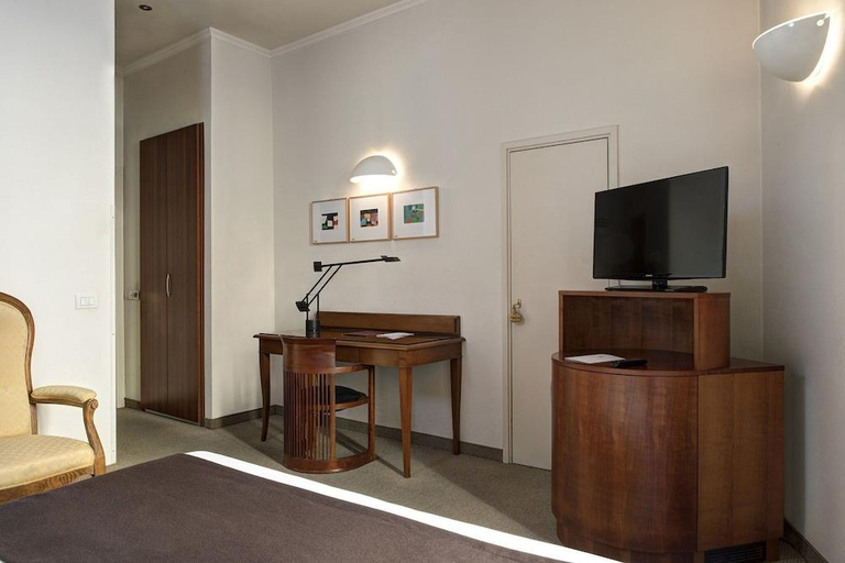 Others 5, Hotel Tiferno, Perugia