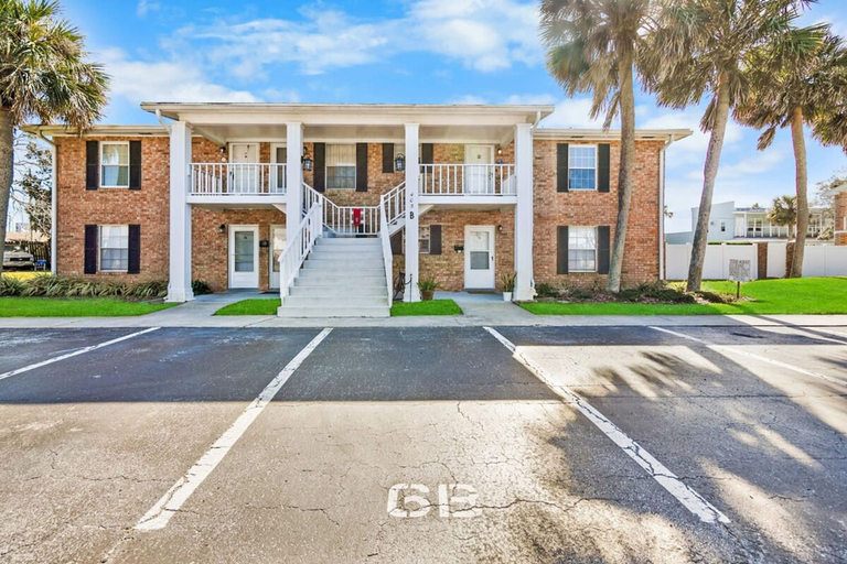 Room 4, Walk Downtown By Conch House Free Parking Games, Saint Johns