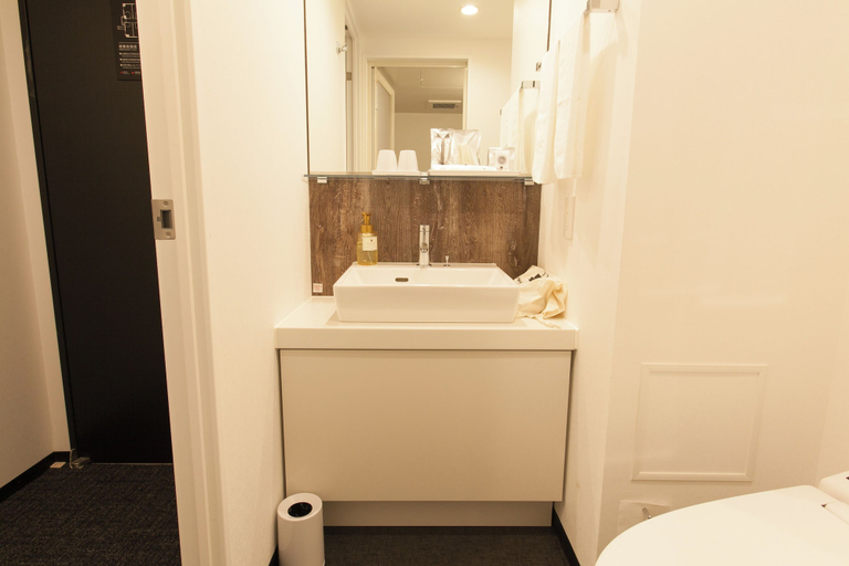 Bathroom 12