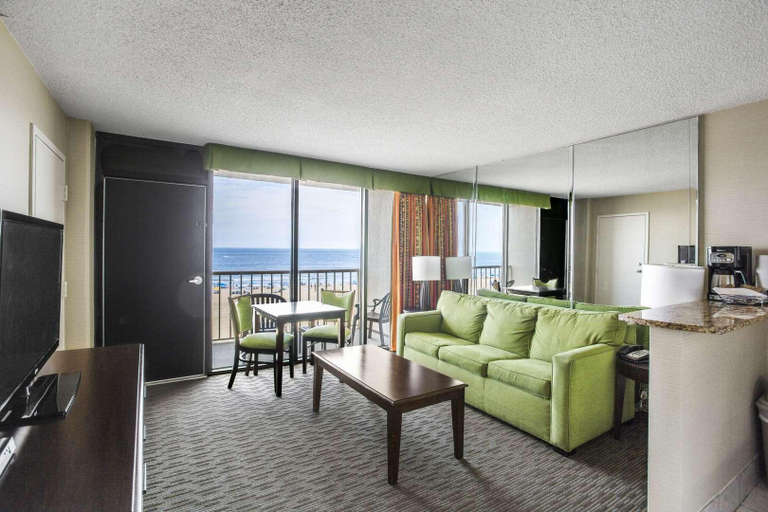 Bedroom 3, Beach Quarters Resort, Virginia Beach