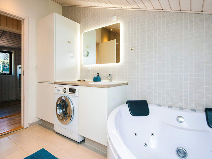 Bathroom 3, 4 Star Holiday Home in Romo, Tønder