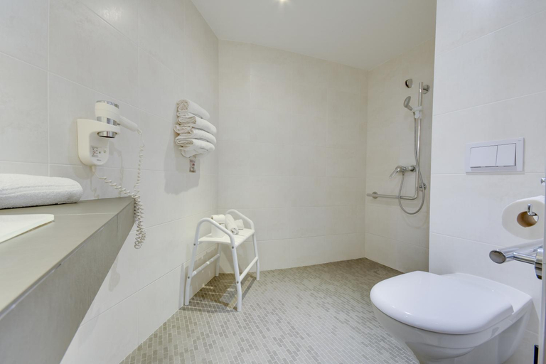 Bathroom 3, Brit Hotel Lille Centre, Nord