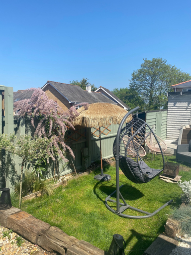 Property grounds 5, Isle 2-bed Retreat- Sleeps 4, Garden & Games Room, Isle of Wight