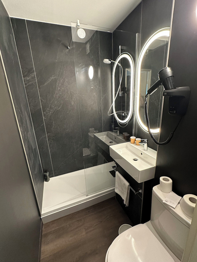 Bathroom 4, Hôtel ibis Abbeville, Somme