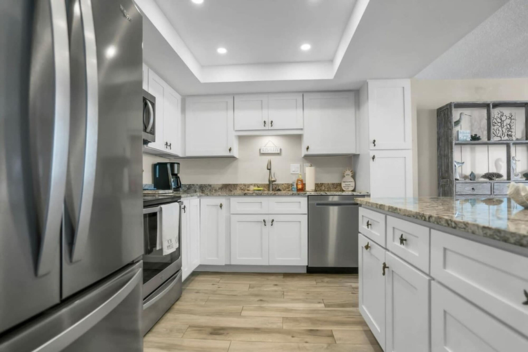 Room 2, Oceanfront Pool Beach Gear Tennis Smart TVs, Saint Johns
