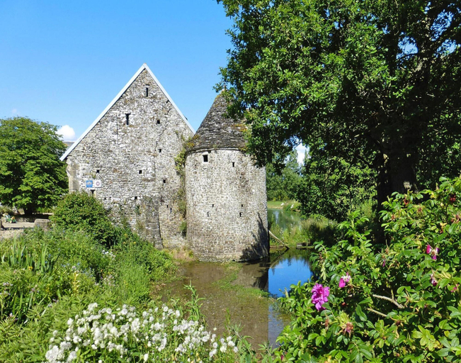 Others 5, Country House on a Beautiful Medieval Estate, Manche