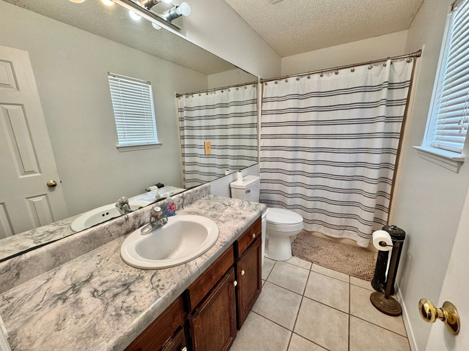Bathroom 4, Cindy's Nest, Baldwin