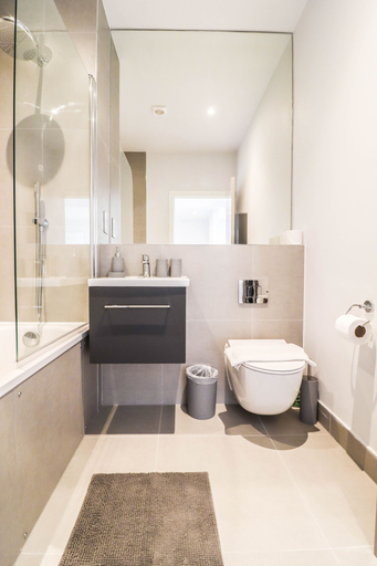 Room 5, Stunning Studio - Sleeps 4, Surrey
